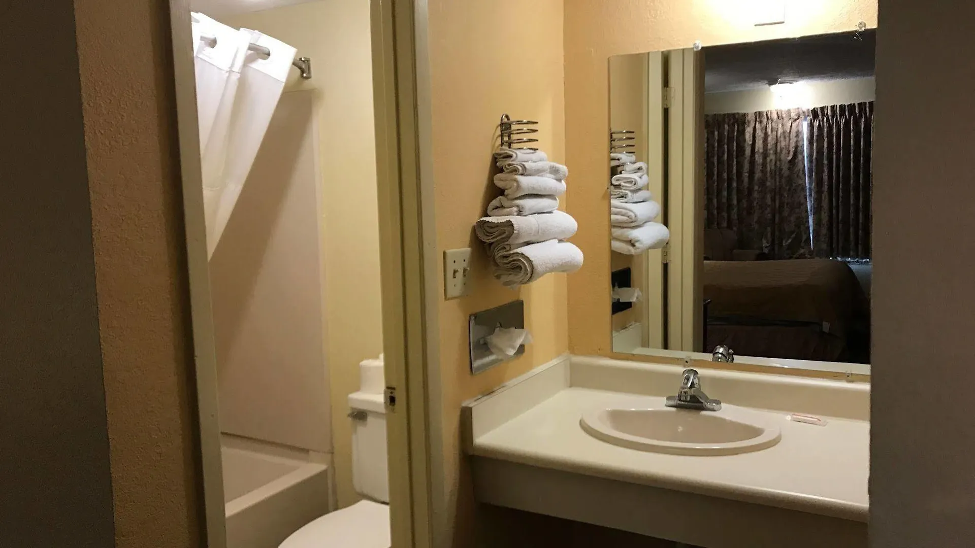 Budget Inn Columbus East Motel